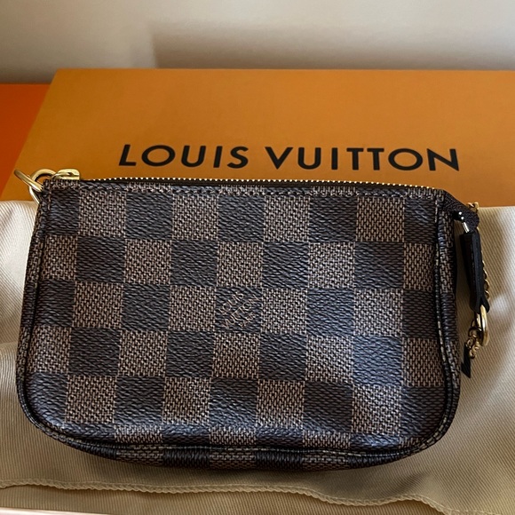 Louis Vuitton MINI POCHETTE ACCESSOIRES - Picture 6 of 9